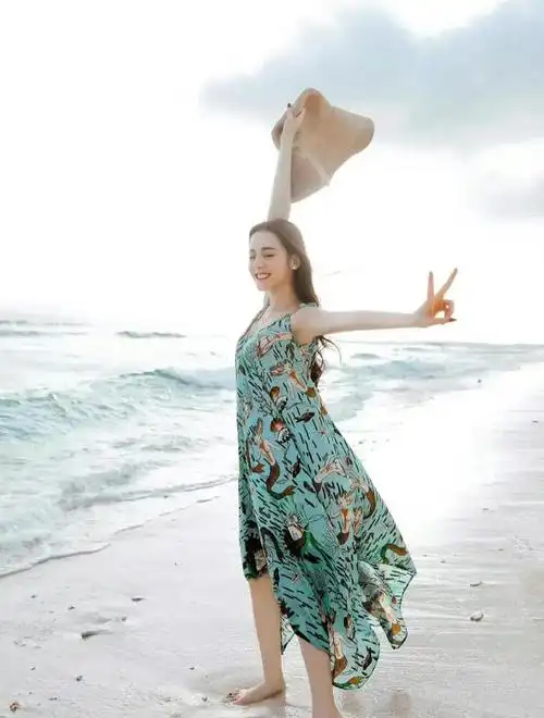 31岁迪丽热巴少女心不减清纯御姐切换自如身材引爆眼球