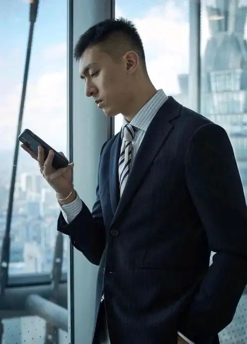 穿西装很好看的商务型男,成熟男人的魅力!