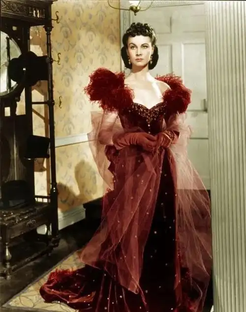 乱世佳人的费雯丽穿衣华丽又经典网友每套都在审美点上