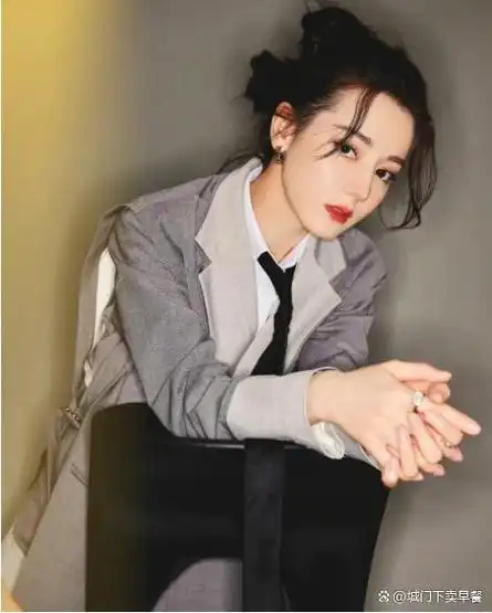 杨幂旗下的艺人包括迪丽热巴,张云龙,高伟光,张彬彬,刘芮麟,赖艺