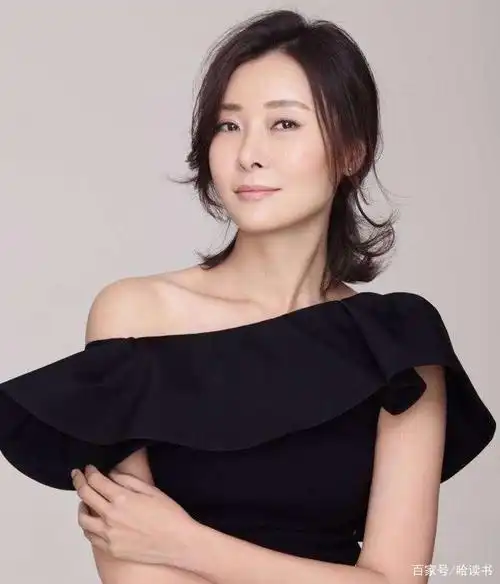 《急诊科医生》饰演何建1的前妻离婚两年,育有一女.