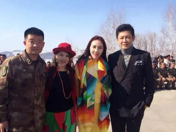 乌兰图雅家乡送欢乐阿尔山唱响套马杆图