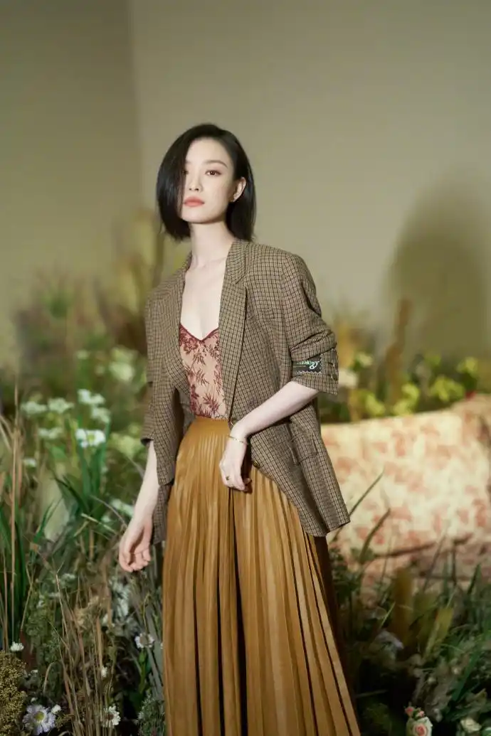 倪妮廓形西装性感复古_凤凰网时尚_凤凰网