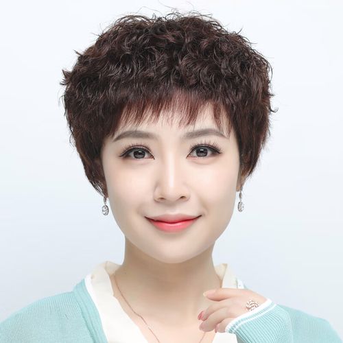 50岁女士剪什么短发年轻?这么打理,完全不显老!-发型侠