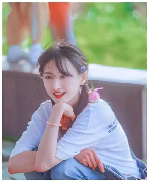 昨天,我看到女演员郑爽近期的照片,整个人状态相当地不错,精神矍铄,这