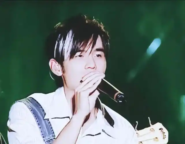 个人认为白毛杰伦是所有演唱会里的天花板了#jay周杰伦  #周杰伦