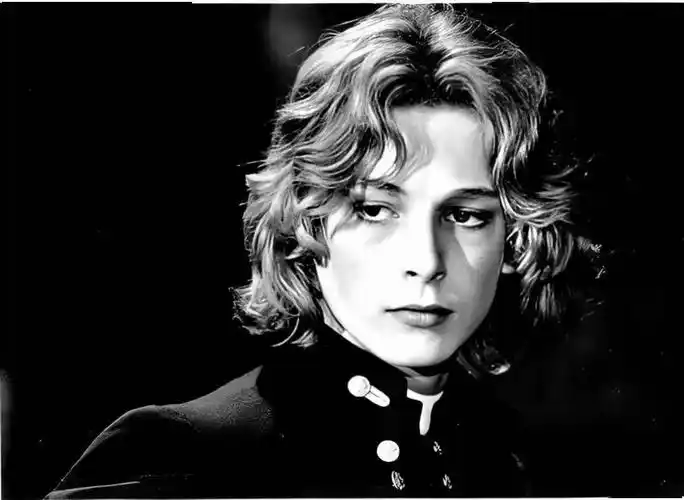 他是世界第一美男15岁便惊艳时光如今却潦倒如流浪汉网友美有错吗