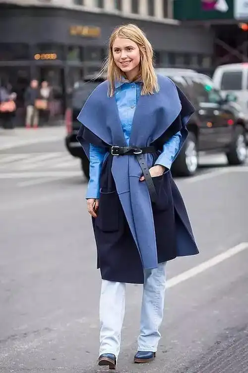 再担心会出错的话,选定一种颜色,同色系深浅不同的服装搭配就最安全了