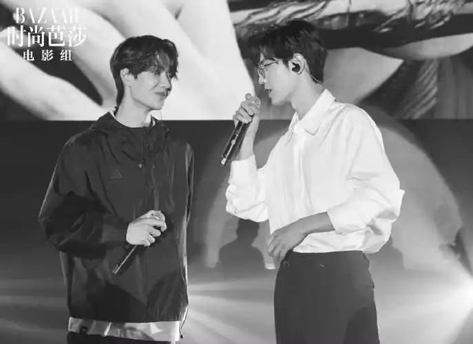 抢完了#时尚芭莎 王一博#,这个月还要抢#嘉人 肖战#,顶流博君一肖的