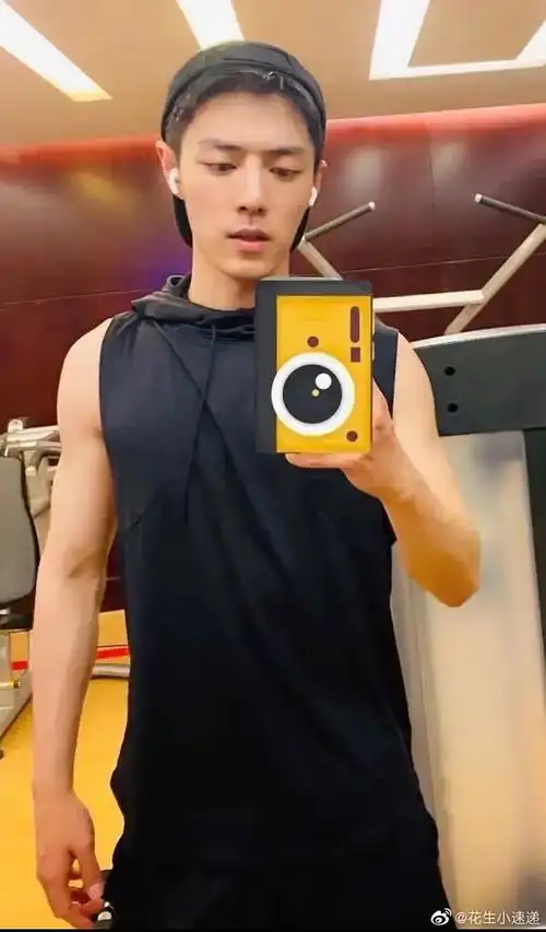 肖战的这张照片有点像霍建华