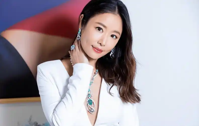 女儿正面照被曝光,林心如发文怒斥,评论区却惨遭翻车!_网友_保护_媒体