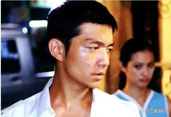 演员邢佳栋为女同学打架被学校开除曾被绑匪带着逛夜总会