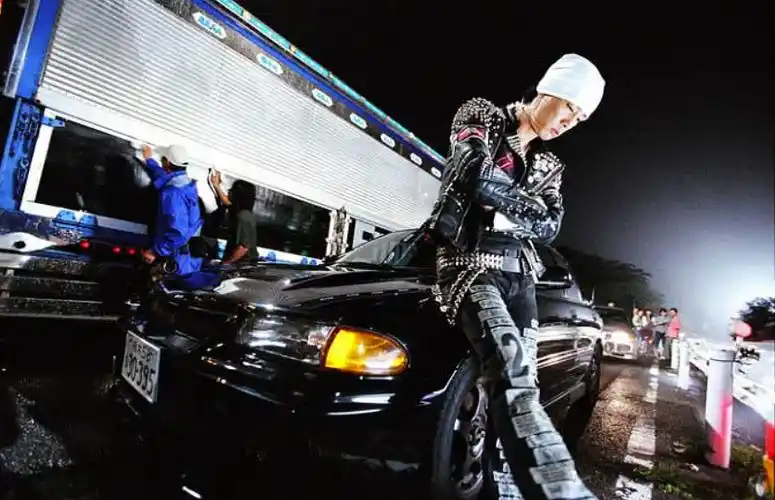 《头文字d》反倒是《古惑仔》"叫座不叫好",偶尔会被拎出来质疑"是不