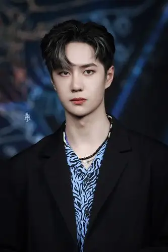 【王一博壁纸】「20201015植村秀×海贼王圣诞联名系列新品发布会」