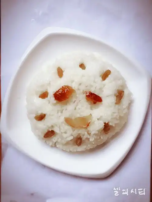 阳光实验幼儿园金堤路总园今日午餐:糯米饭🍧五彩缤纷🥗🥗番茄