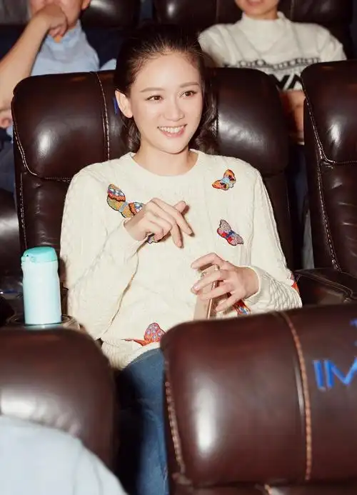 陈乔恩夜袭影院超开心 笑赞佟大为演技一级棒