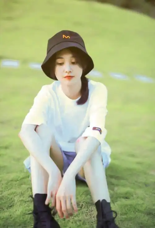 郑爽晒男友视角美照甜炸屏,甜美比心少女感十