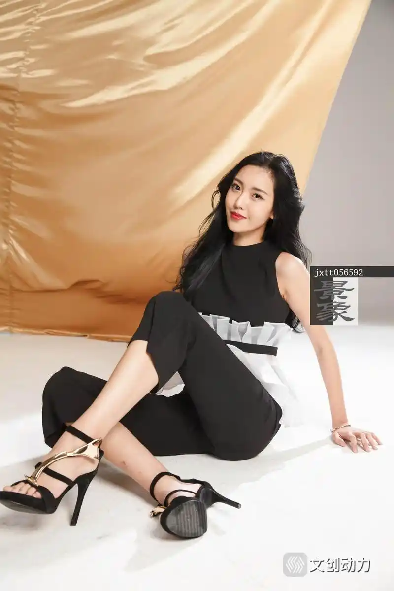 时尚的青年女人,女人,肖像,幸福,时装,时尚,一个人