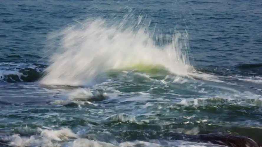 【海浪与礁石的冲撞【12】摄影图片】青岛海滨纪实摄影_实硕的摄影