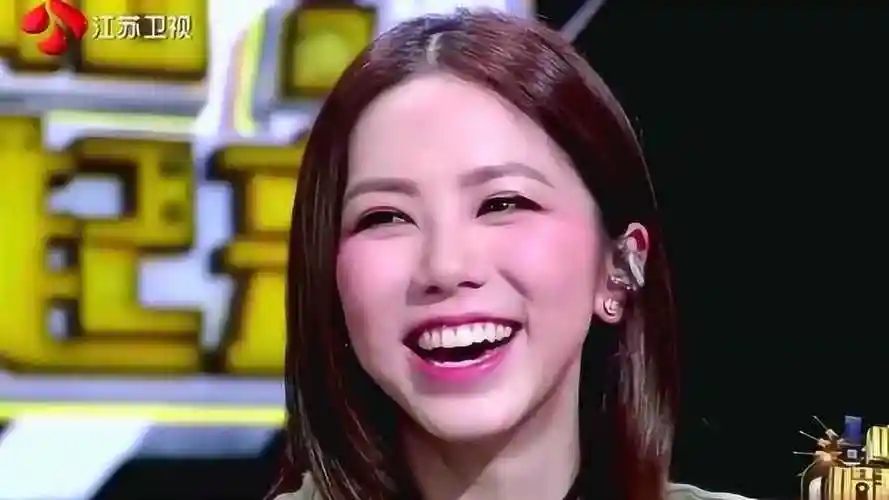 金鱼嘴邓紫棋上线与模仿者现场pk看着好想笑