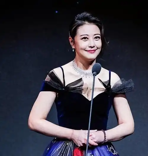 56岁周海媚亲身示范如何保养只要做到这五点到老都没有大妈感