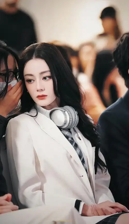 花少聚会没有迪丽热巴#迪丽热巴工作行程提前几个月就安排好的.