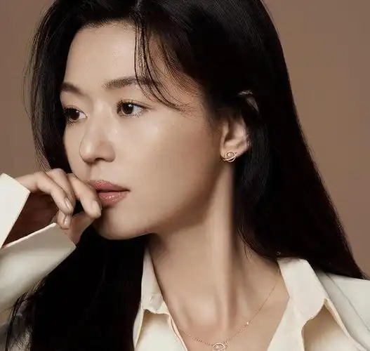 全智贤最新画报曝光演绎不同造型的女神颜值状态也太好了吧