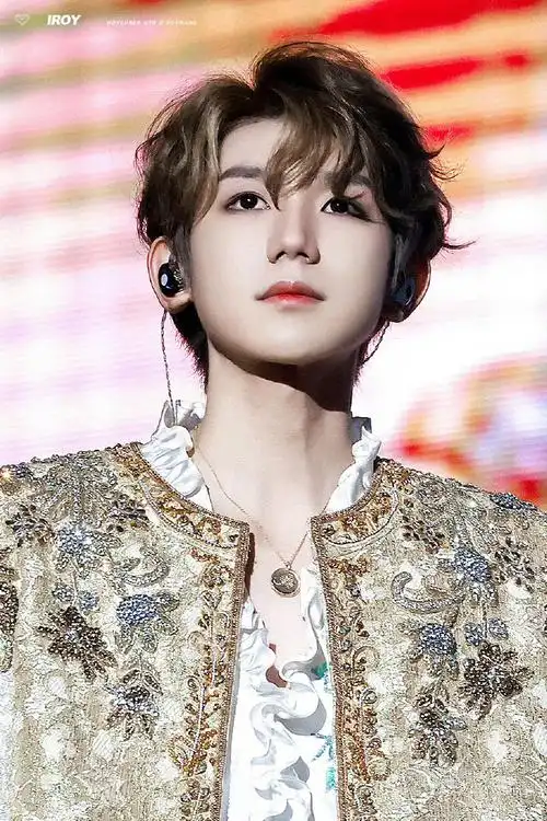 tfboys各家站姐出图##tfboys是在擦玻璃吗#王源真的太漂亮了,昨晚