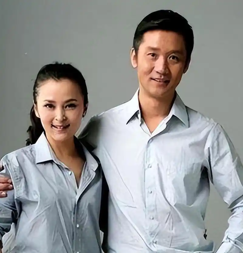 回顾黄志忠抛弃相爱13年的何音52岁依旧单身有柯蓝陪伴不孤单