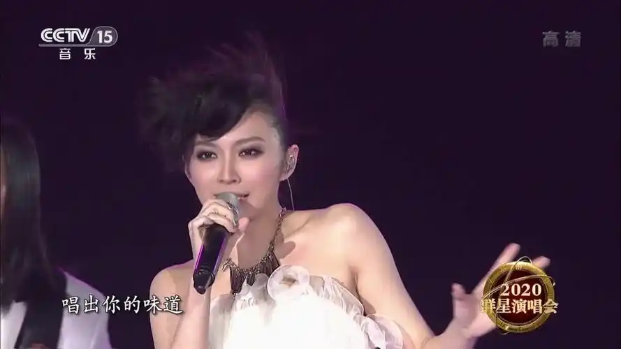 歌曲《你的微笑》 演唱:飞儿乐队