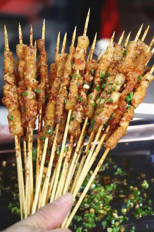 东瓜山这家只卖6款猪肉串的店,让我品出了长沙满哥的韵味|xx玩乐团