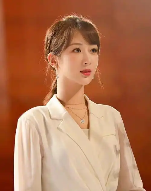 杨紫客串贾玲导演兼主演的新片,电影叫《热辣滚烫》,角色未知插图8