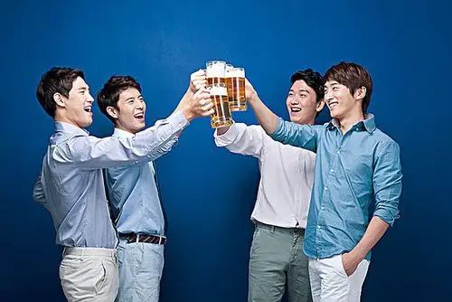 四个人图片_全景网