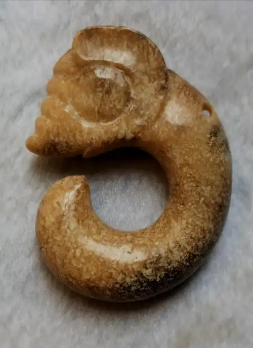 红山文化"玦"型玉猪龙