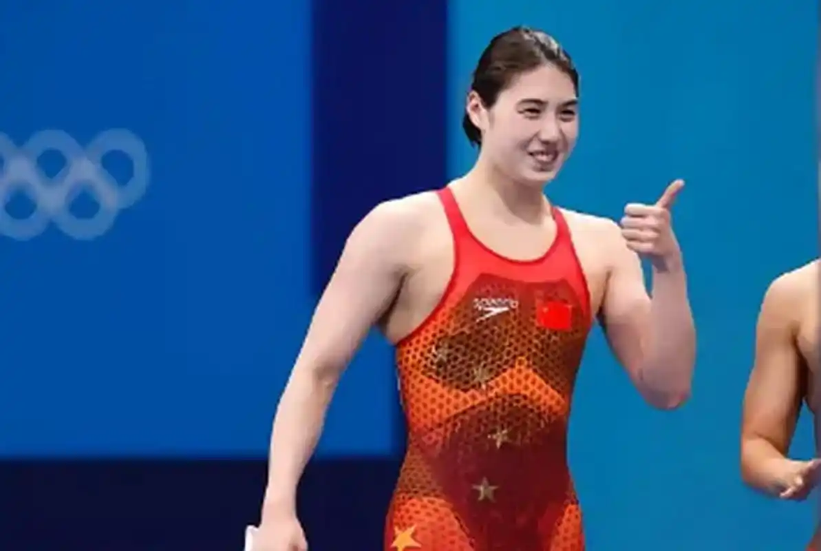 女游泳运动员的身材看着好瓷实啊!