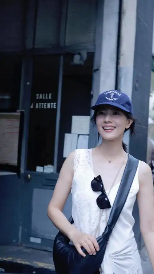 前段时间,有网友通过社交平台晒出了内地知名演员高圆圆的生活照,不难