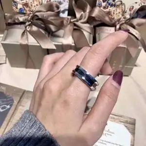 宝格丽戒指边钻黑白陶瓷小红人慈善款高版本男女情侣对戒