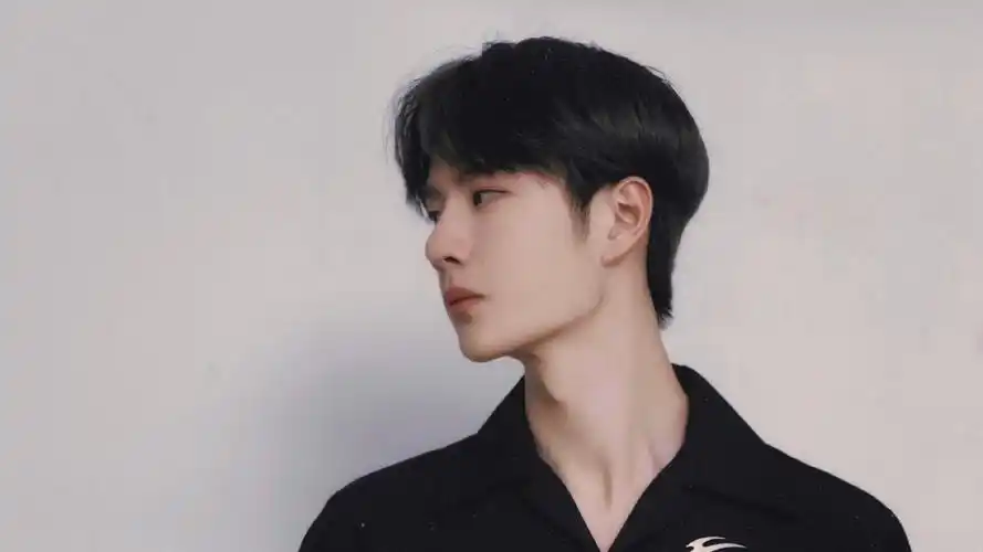 3mb 上传时间:2021-12-10 壁纸标签: 王一博 王一博是由欢喜_于2021