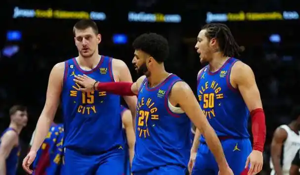 尽管有超级巨星约基奇的带领,丹佛掘金队近年来逐渐成为联盟中的强队.