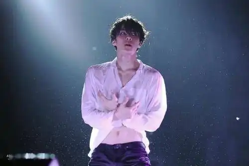 小奶包进化至性感美男,世勋结实肌肉线条真的好有安全感!