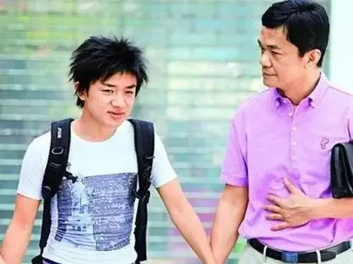 香港影坛"四大恶人"之一,竟被传是王祖蓝老爸!