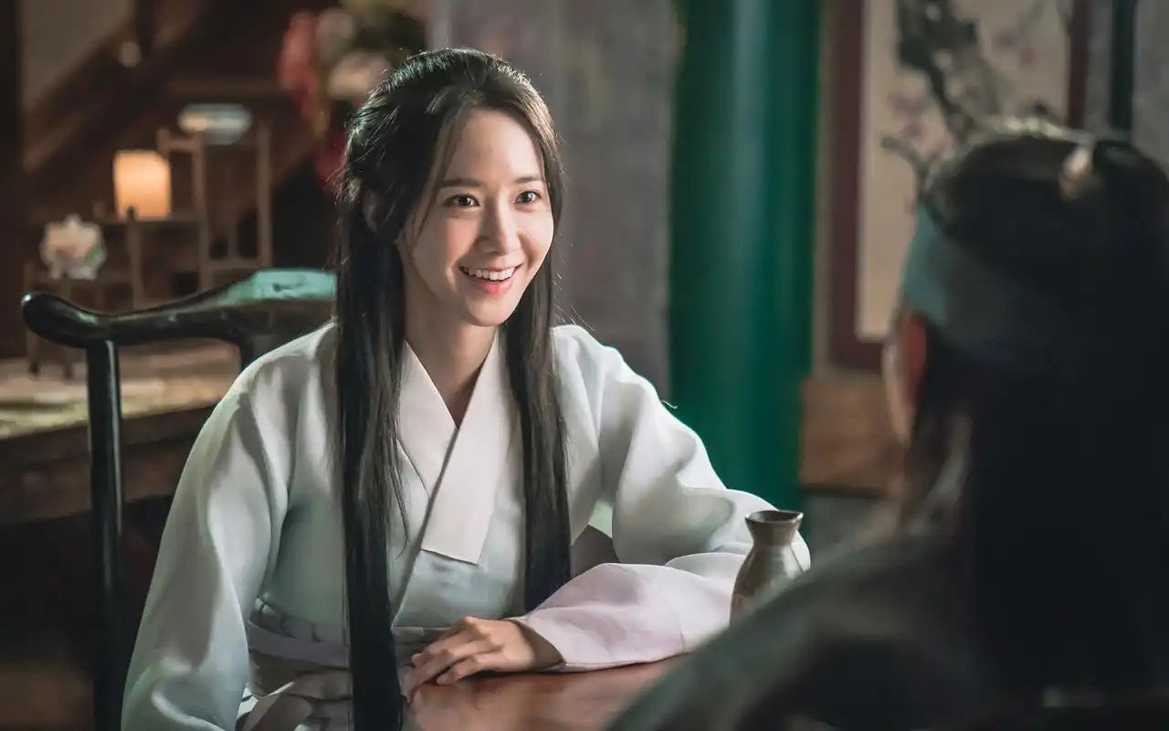 《王在相爱》林允儿人物剧照高清桌面壁纸