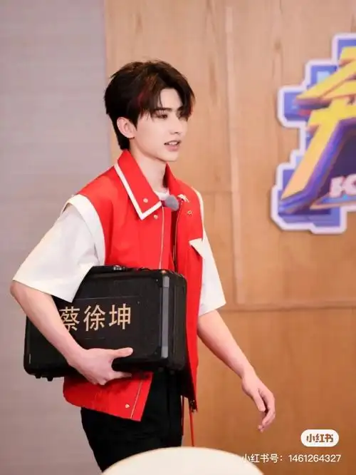 我们家坤永远是跑男里最亮的星啊