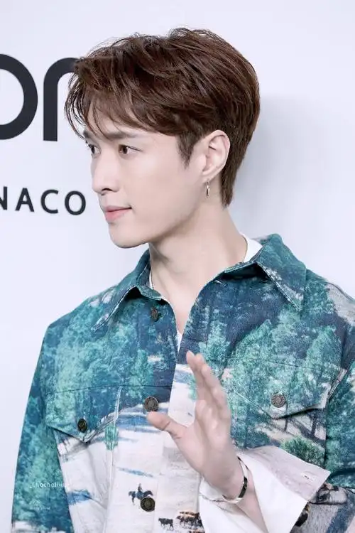 张艺兴全新专辑step