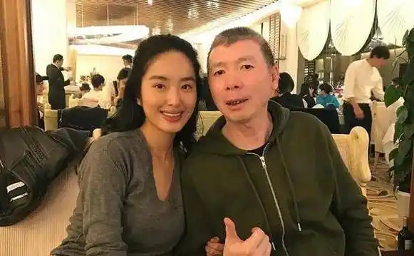 杨采钰和刘亦菲的"抢资源"大战,都是围绕陈金飞,贵圈太乱了_刘晓莉