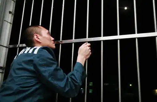 走进监狱之没有钱的犯人怎么在监狱生存