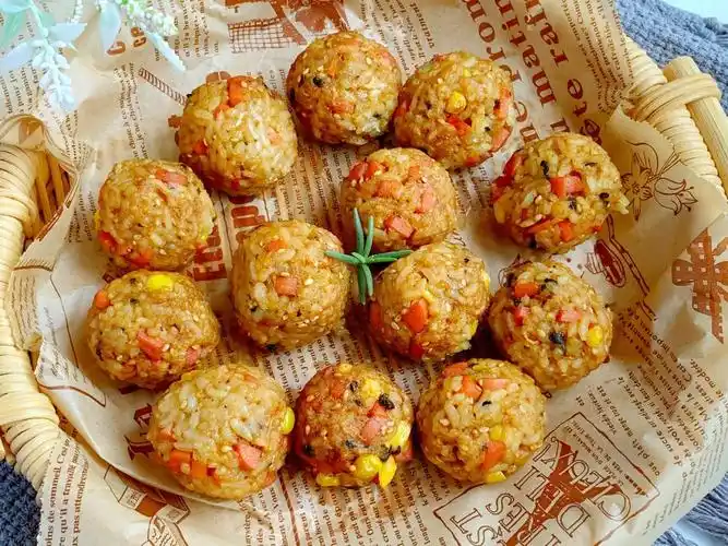 精致美味的日式烤饭团,简单好做,味道好,一口一个太好吃了