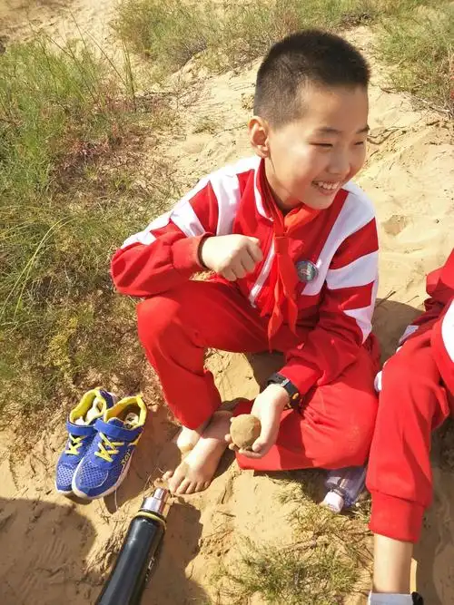 肆无忌惮都光脚丫了