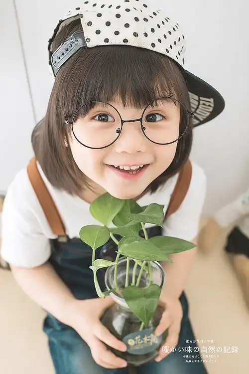 飞哥不服老的儿童摄影作品《大眼睛的小萌妹》