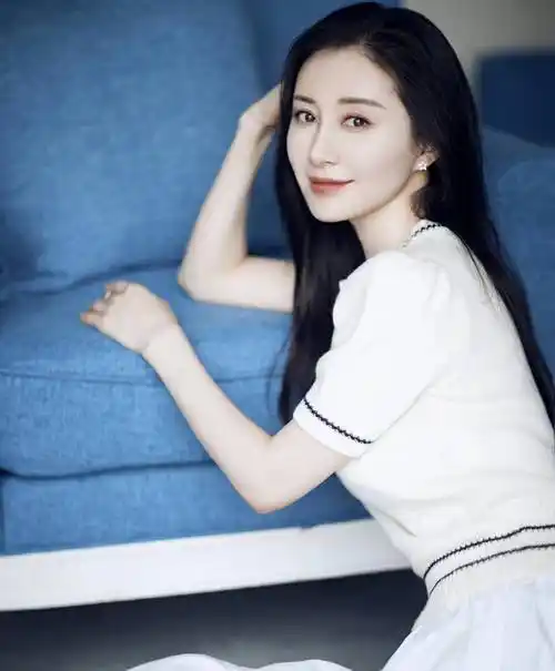 女星舒畅时尚写真:天资绝色,娇艳欲滴